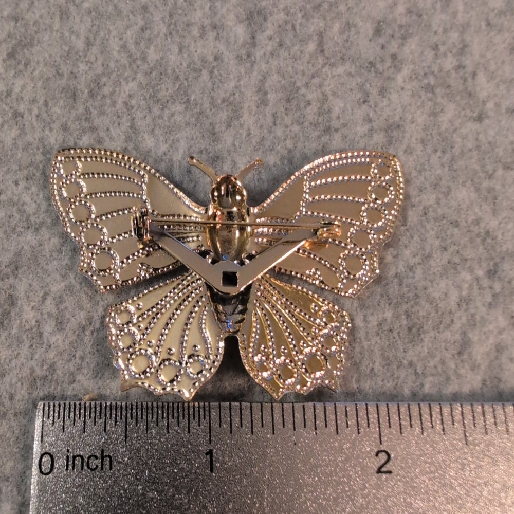 Gold Tone Butterfly Brooch Pin Ornate Wings Detailed Vintage‎ Style Accessory - Picture 2 of 2